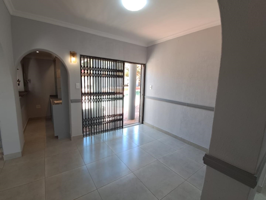 5 Bedroom Property for Sale in Mulbarton Gauteng