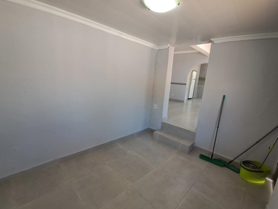 5 Bedroom Property for Sale in Mulbarton Gauteng