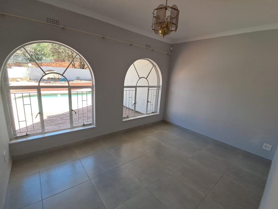 5 Bedroom Property for Sale in Mulbarton Gauteng