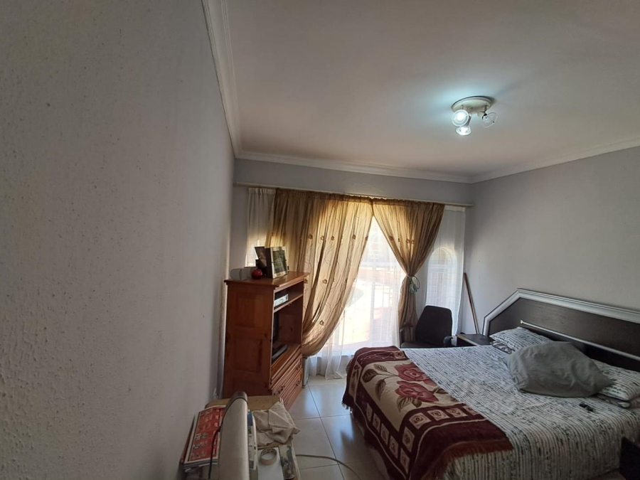 5 Bedroom Property for Sale in Mulbarton Gauteng