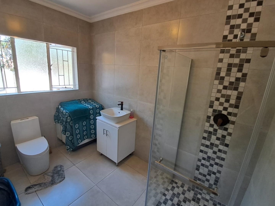 5 Bedroom Property for Sale in Mulbarton Gauteng