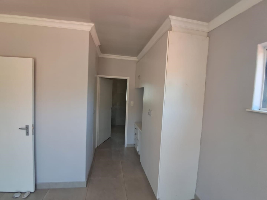 5 Bedroom Property for Sale in Mulbarton Gauteng