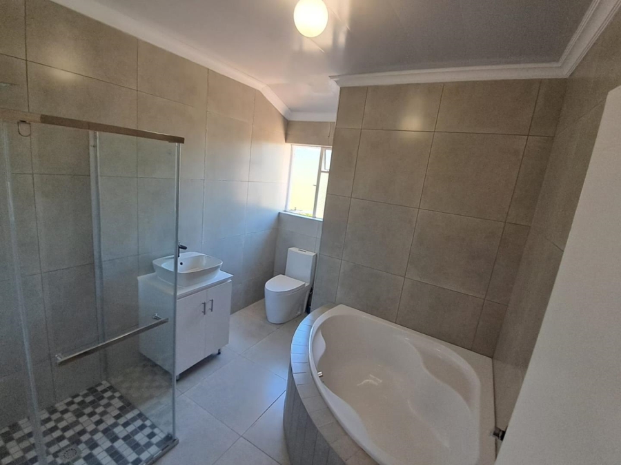 5 Bedroom Property for Sale in Mulbarton Gauteng