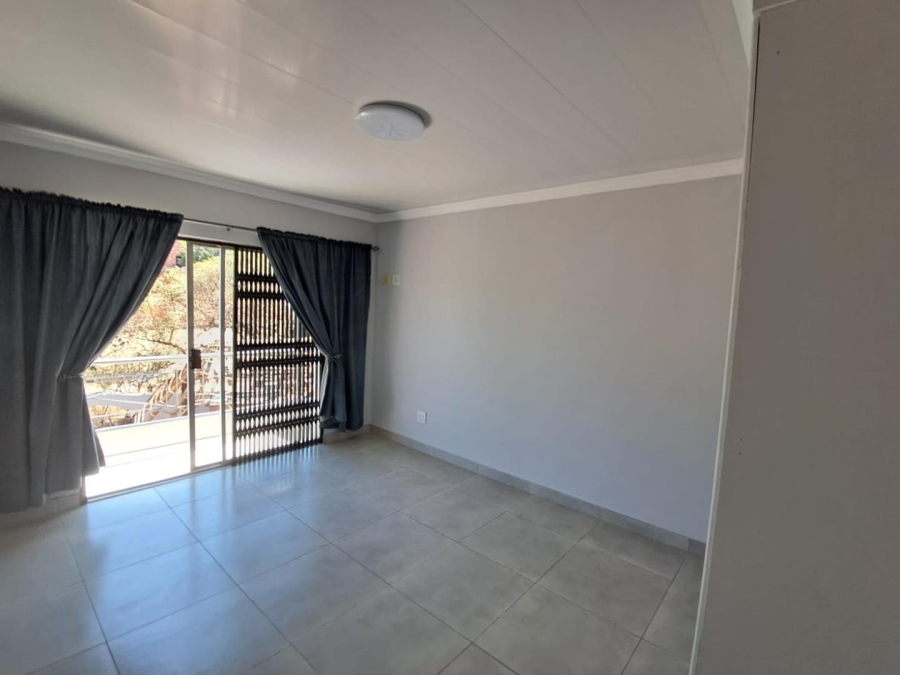 5 Bedroom Property for Sale in Mulbarton Gauteng