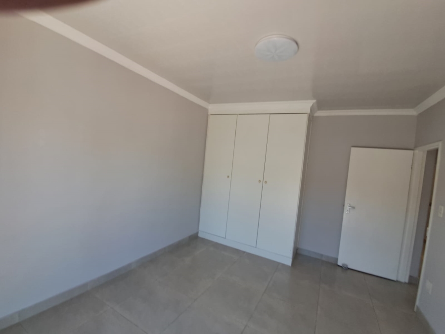 5 Bedroom Property for Sale in Mulbarton Gauteng