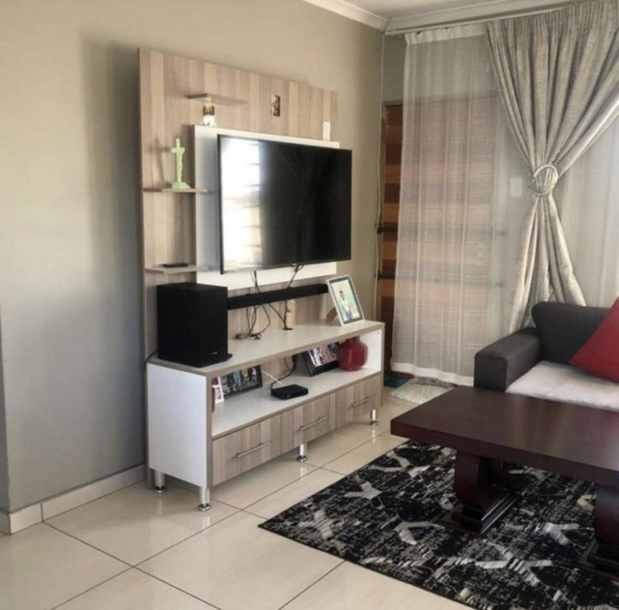 2 Bedroom Property for Sale in Selcourt Gauteng