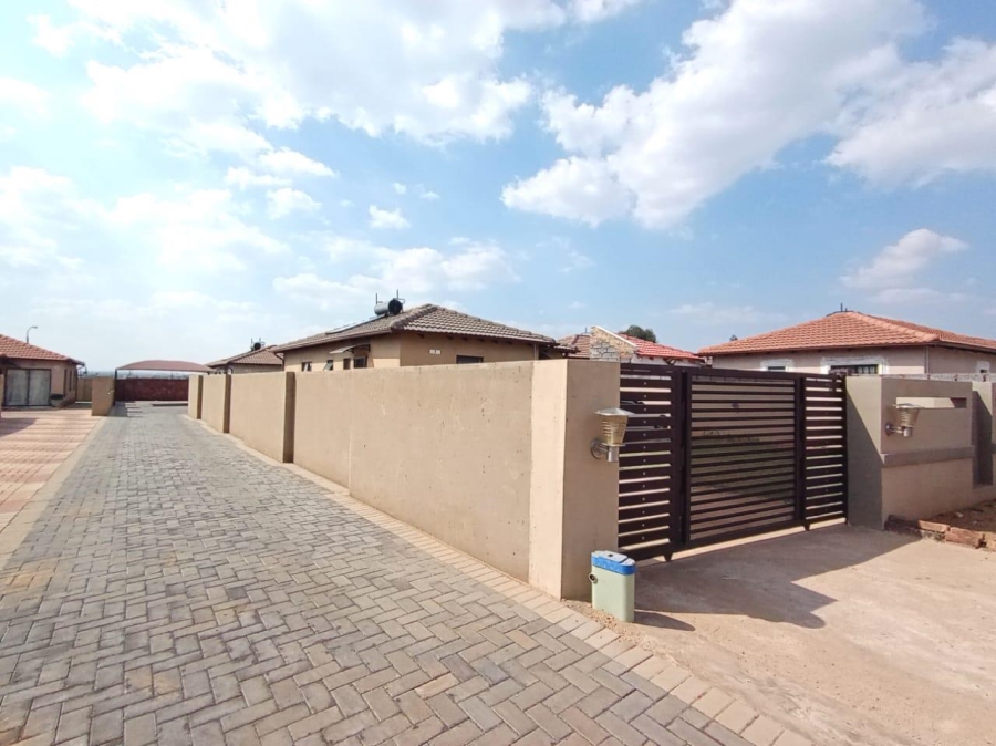 3 Bedroom Property for Sale in Klippoortje Gauteng