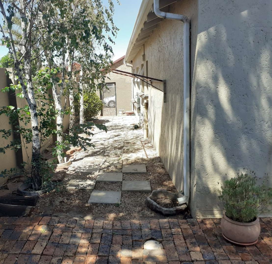 4 Bedroom Property for Sale in Allens Nek Gauteng