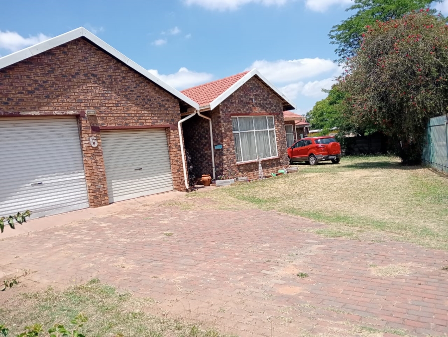 4 Bedroom Property for Sale in Birchleigh North Gauteng