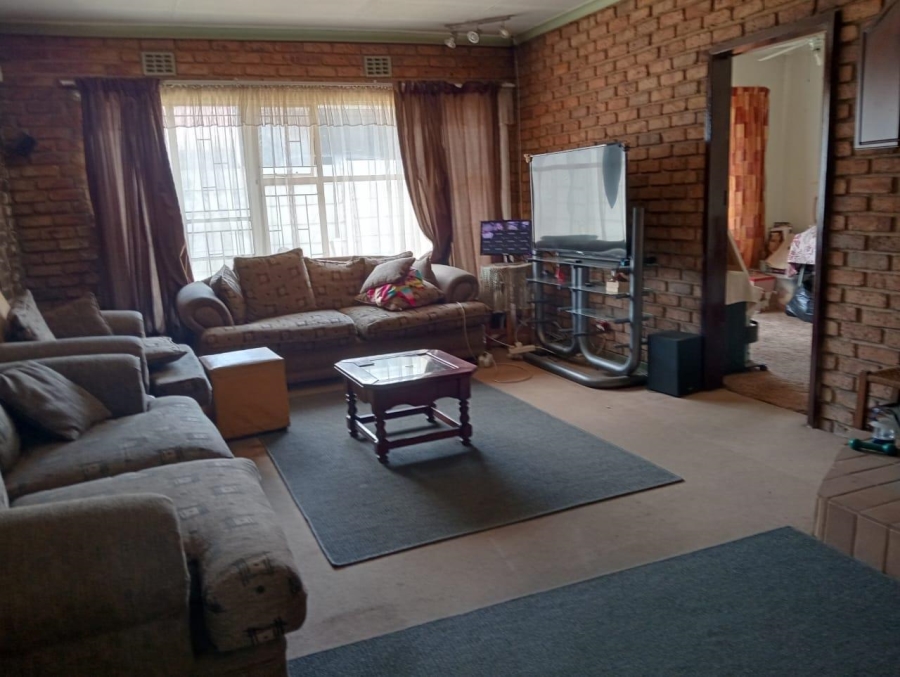 4 Bedroom Property for Sale in Birchleigh North Gauteng