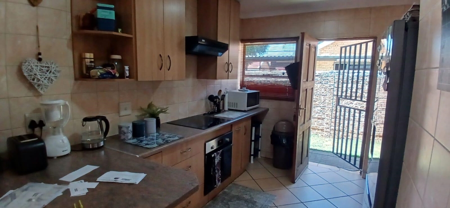 2 Bedroom Property for Sale in Bonaero Park Gauteng