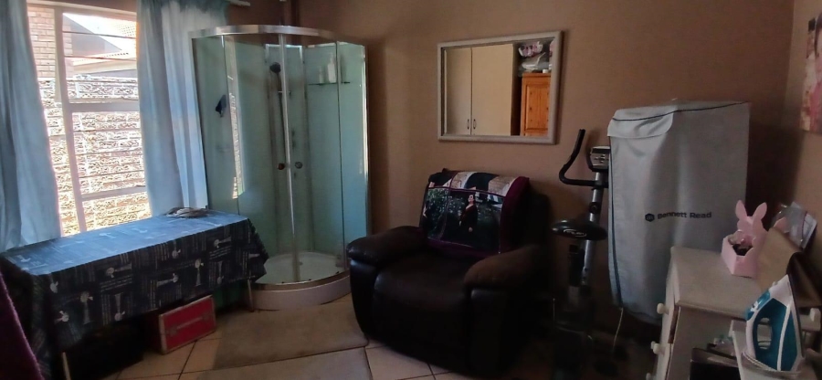 2 Bedroom Property for Sale in Bonaero Park Gauteng