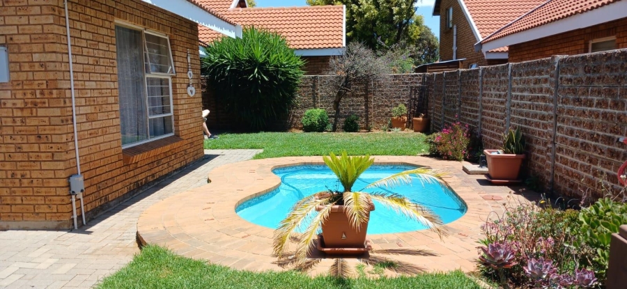 2 Bedroom Property for Sale in Bonaero Park Gauteng