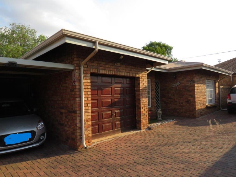 3 Bedroom Property for Sale in New Redruth Gauteng