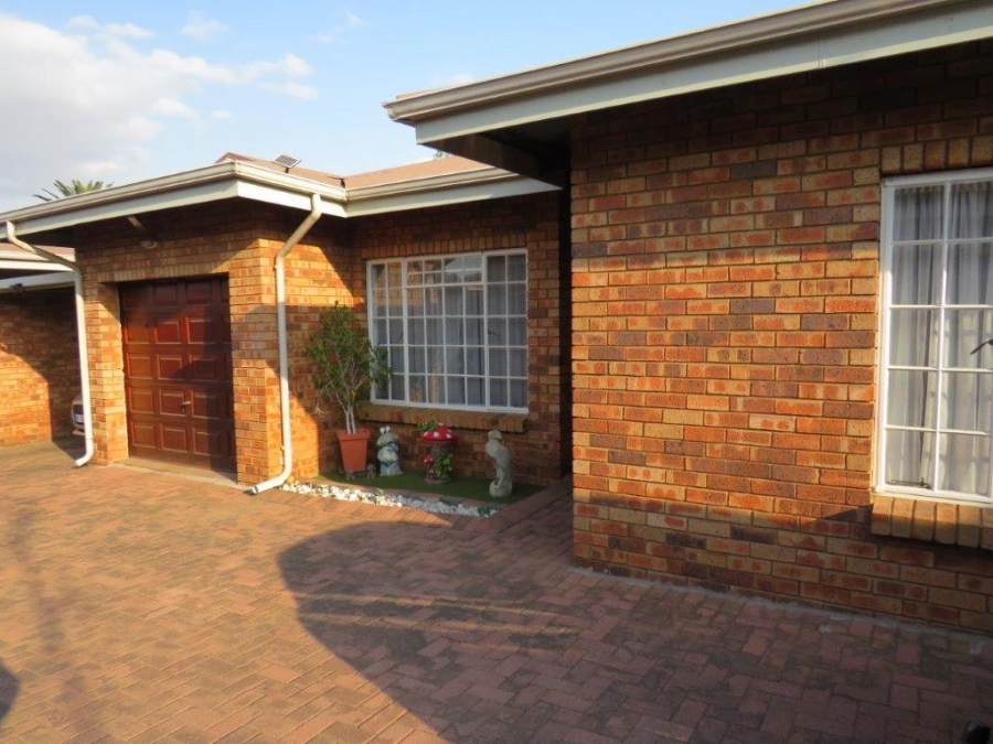 3 Bedroom Property for Sale in New Redruth Gauteng