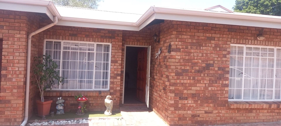 3 Bedroom Property for Sale in New Redruth Gauteng