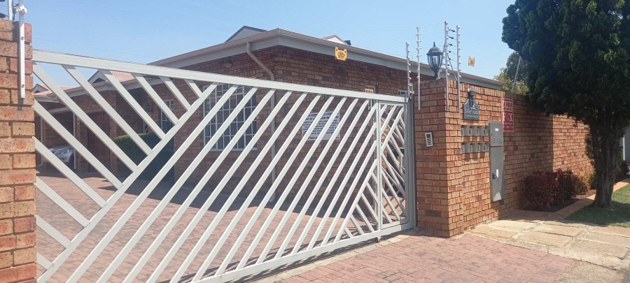 3 Bedroom Property for Sale in New Redruth Gauteng