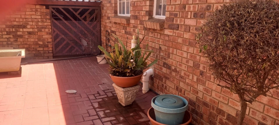 3 Bedroom Property for Sale in New Redruth Gauteng