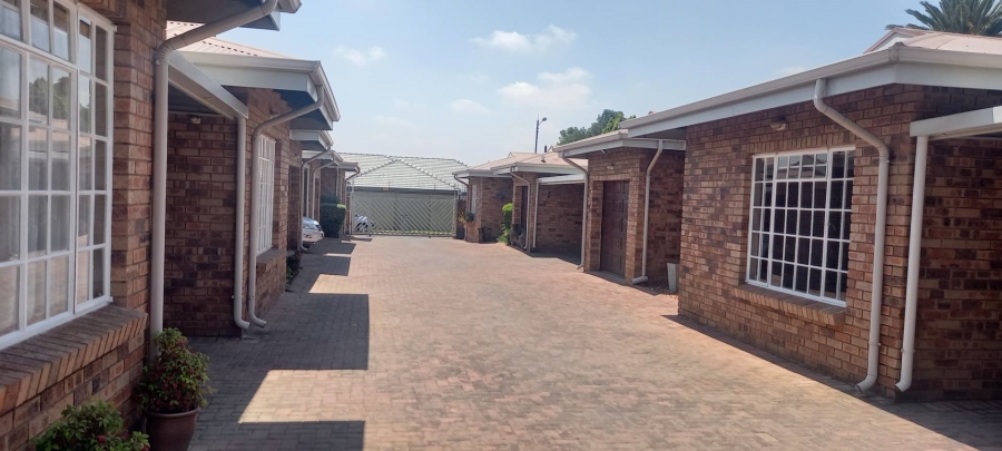 3 Bedroom Property for Sale in New Redruth Gauteng