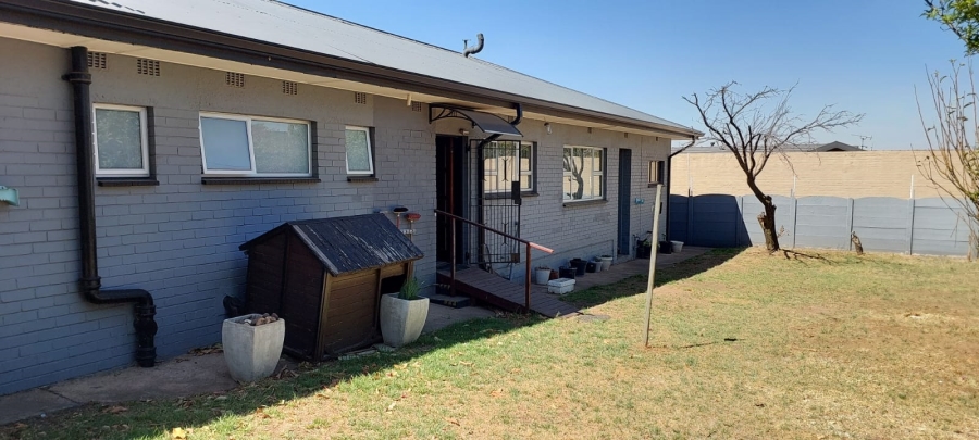 3 Bedroom Property for Sale in South Crest Gauteng