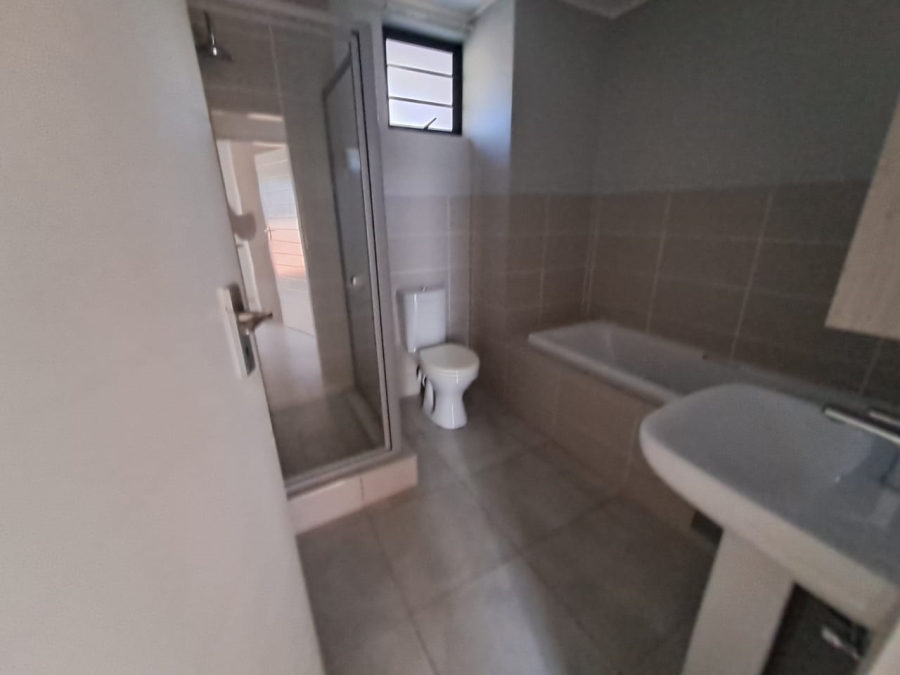 To Let 2 Bedroom Property for Rent in Amberfield Gauteng