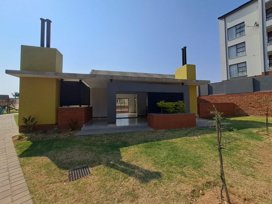 To Let 2 Bedroom Property for Rent in Amberfield Gauteng