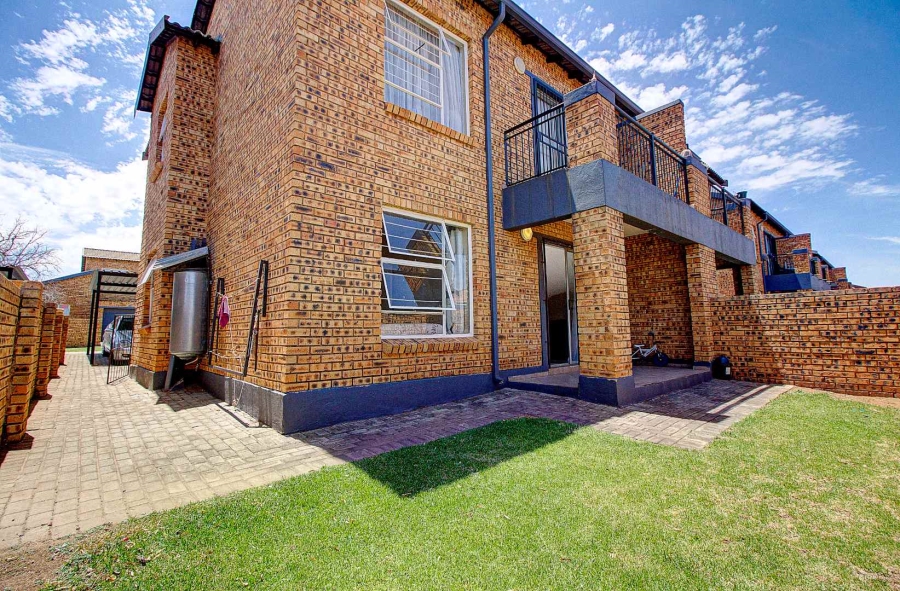 2 Bedroom Property for Sale in Honeypark Gauteng