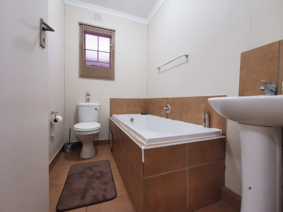 To Let 3 Bedroom Property for Rent in Sky City Gauteng