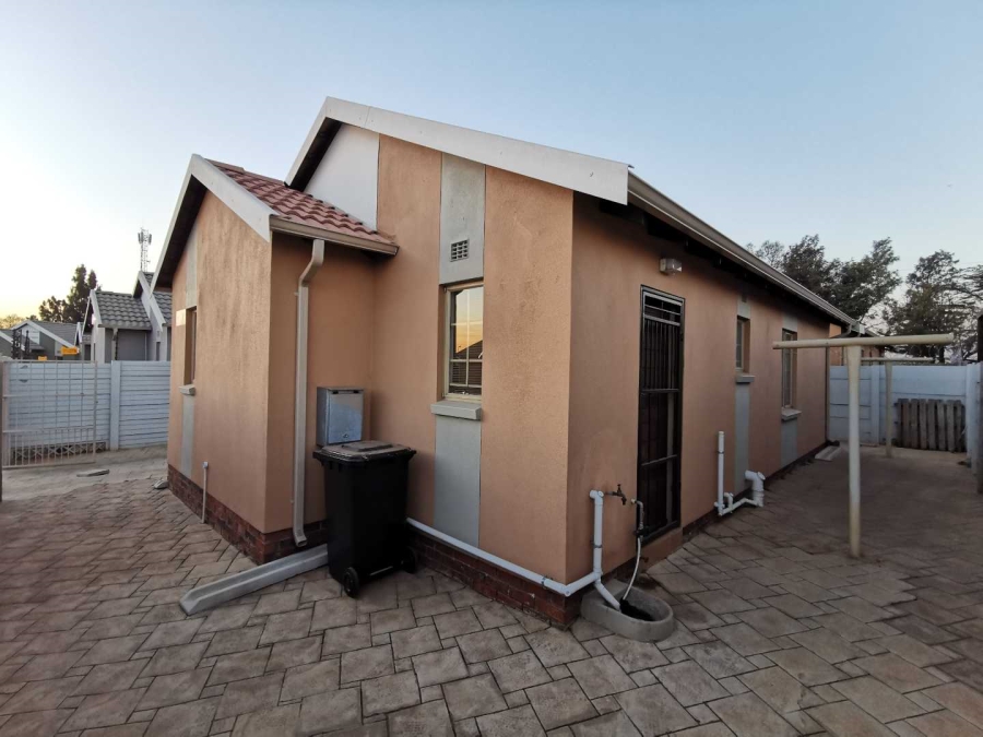 To Let 3 Bedroom Property for Rent in Sky City Gauteng