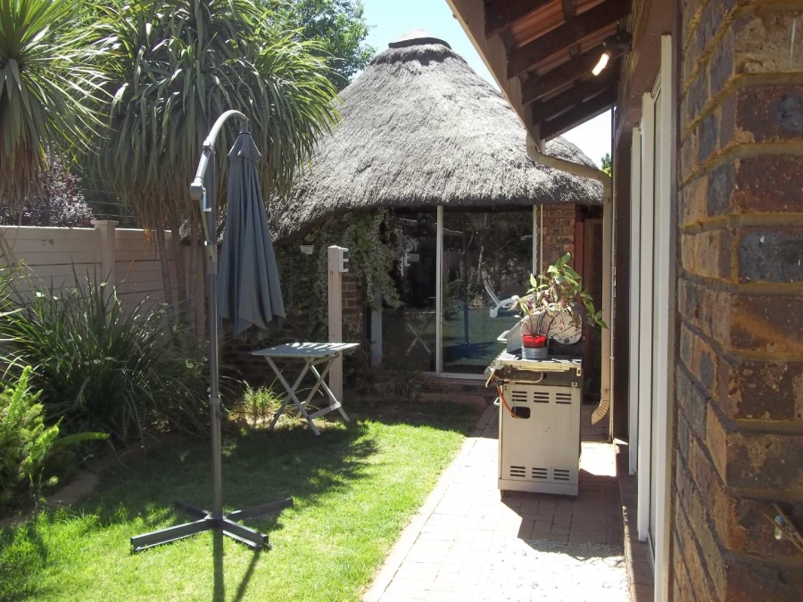 To Let 2 Bedroom Property for Rent in Risiville Gauteng