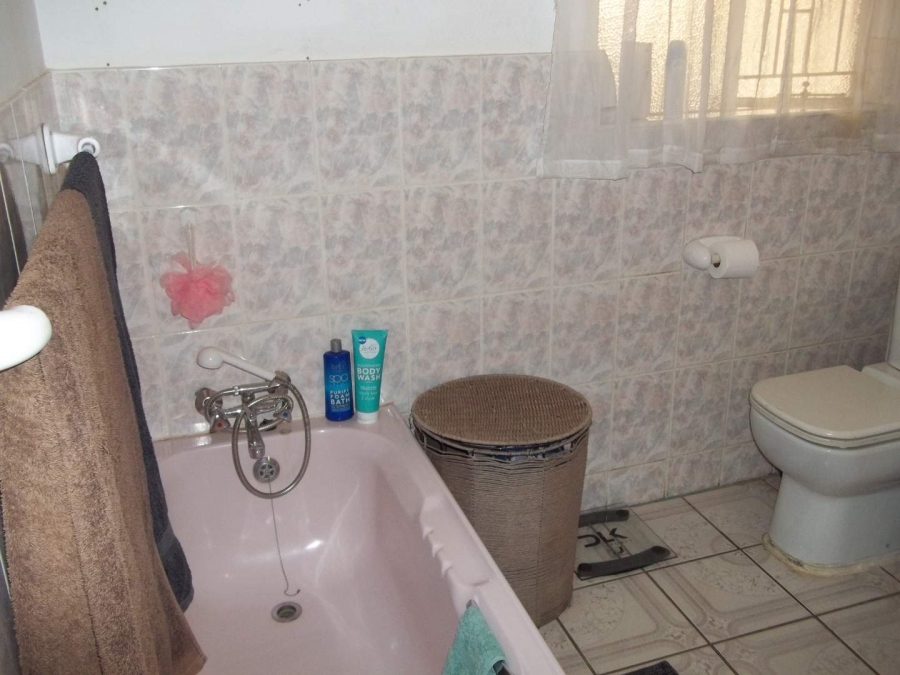 To Let 2 Bedroom Property for Rent in Risiville Gauteng