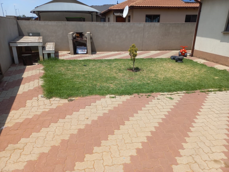 3 Bedroom Property for Sale in Klippoortje Gauteng