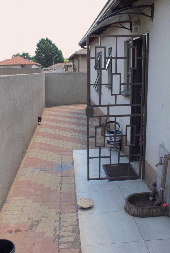 3 Bedroom Property for Sale in Klippoortje Gauteng