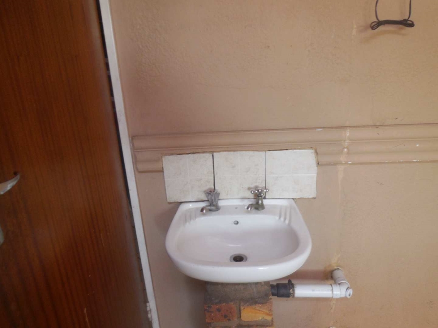 To Let 1 Bedroom Property for Rent in East Lynne Gauteng