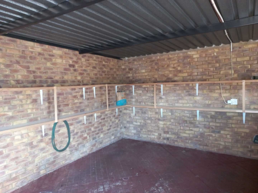 3 Bedroom Property for Sale in Die Hoewes Gauteng