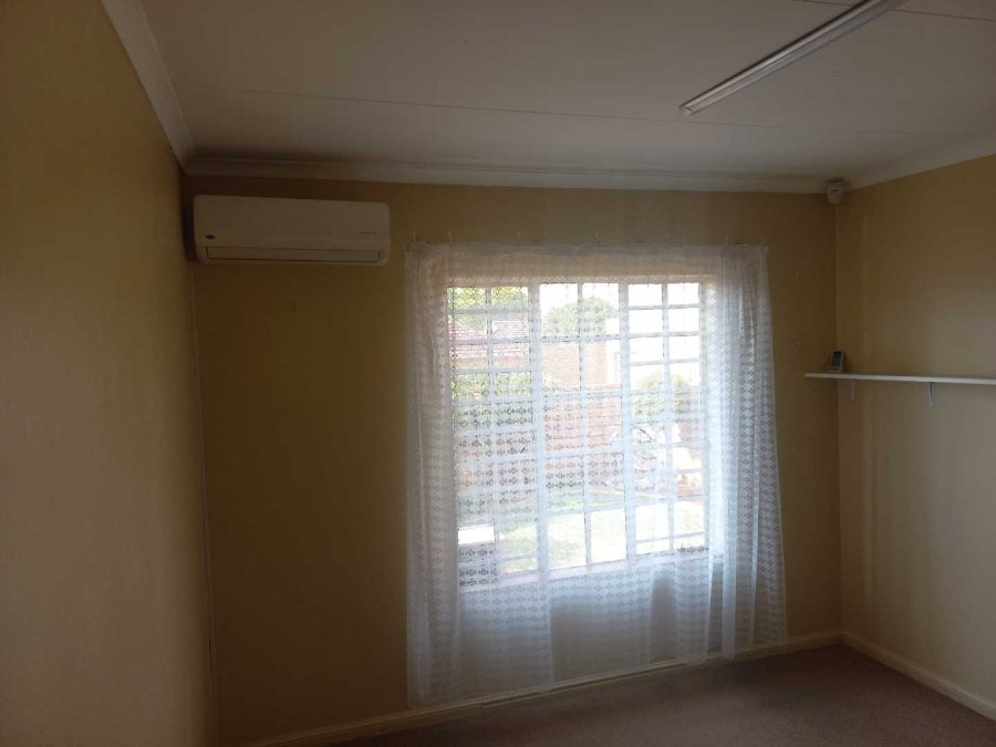 3 Bedroom Property for Sale in Die Hoewes Gauteng