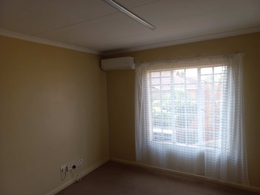 3 Bedroom Property for Sale in Die Hoewes Gauteng