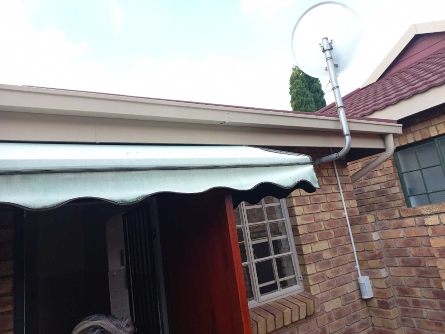 3 Bedroom Property for Sale in Die Hoewes Gauteng