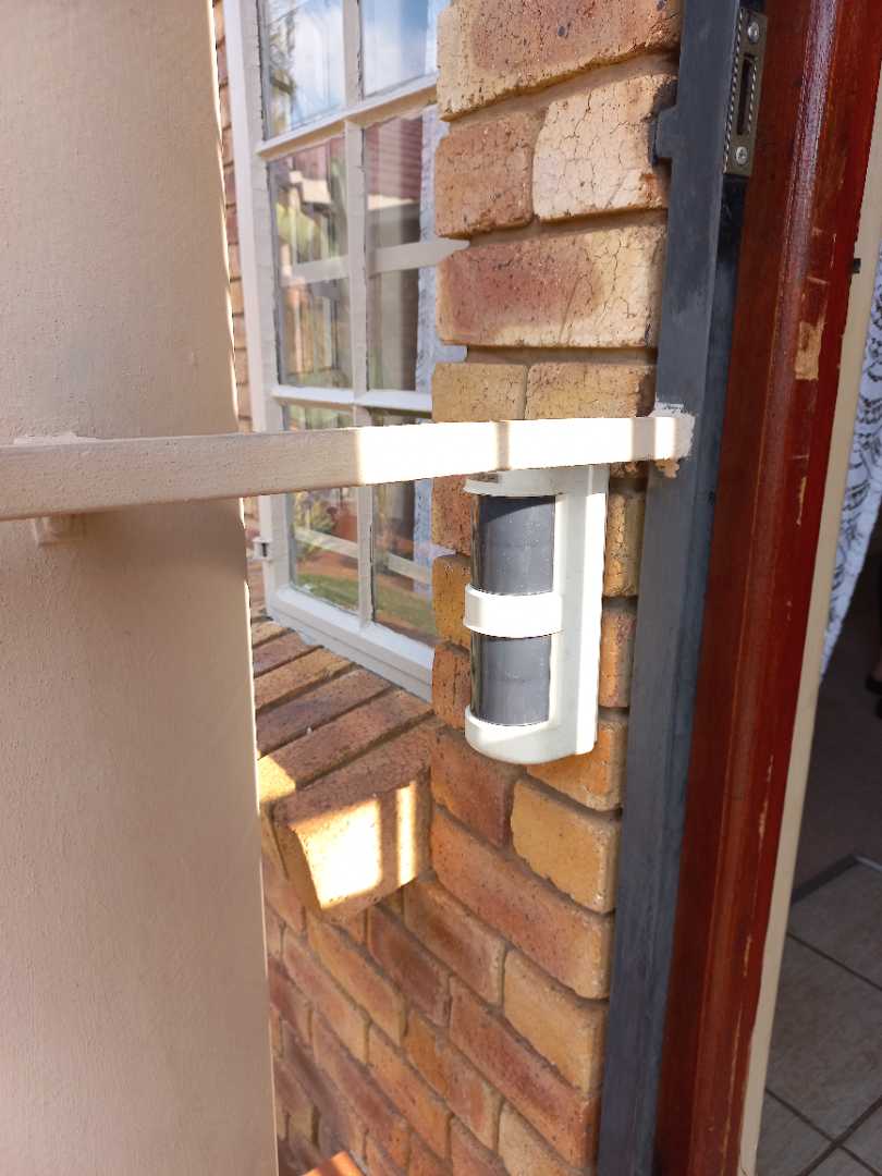 3 Bedroom Property for Sale in Die Hoewes Gauteng