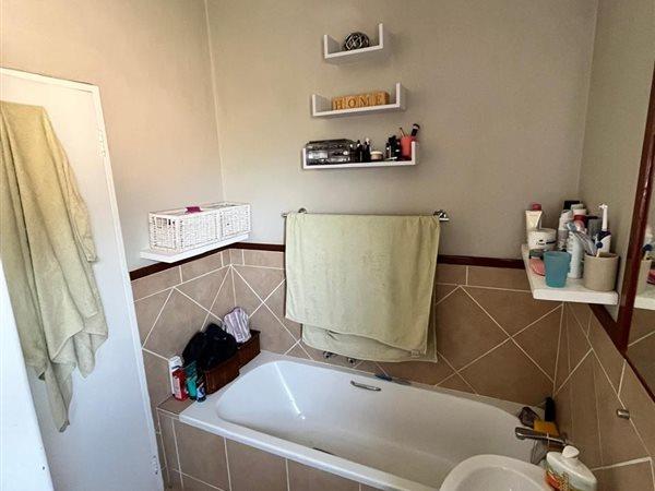 To Let 2 Bedroom Property for Rent in Pineslopes Gauteng