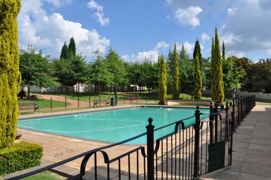 5 Bedroom Property for Sale in Faerie Glen Gauteng