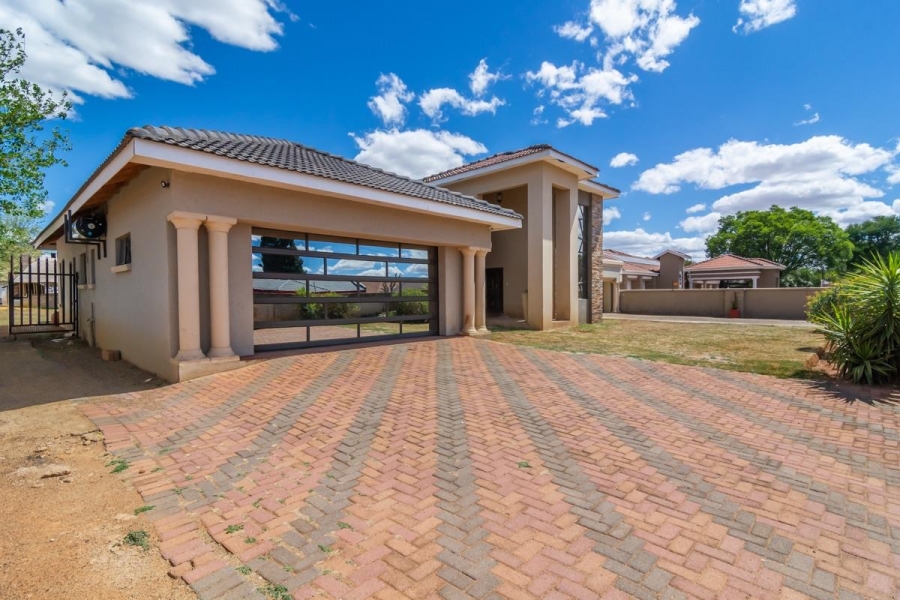 4 Bedroom Property for Sale in Westonaria Gauteng