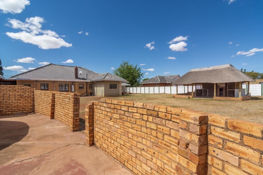 4 Bedroom Property for Sale in Westonaria Gauteng