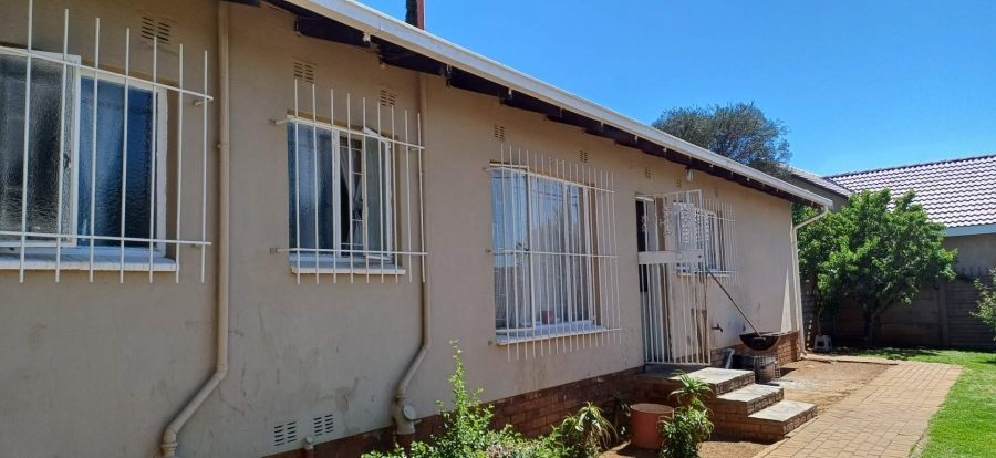 4 Bedroom Property for Sale in Glenvista Gauteng