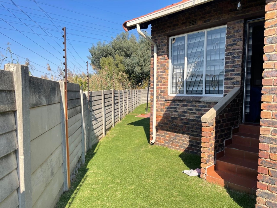 3 Bedroom Property for Sale in Mondeor Gauteng