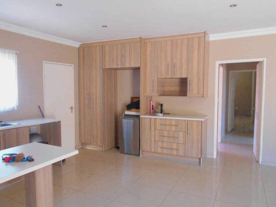 To Let 2 Bedroom Property for Rent in Brackenhurst Gauteng