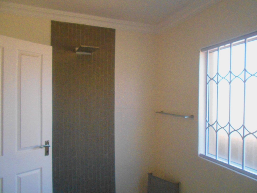 To Let 2 Bedroom Property for Rent in Brackenhurst Gauteng