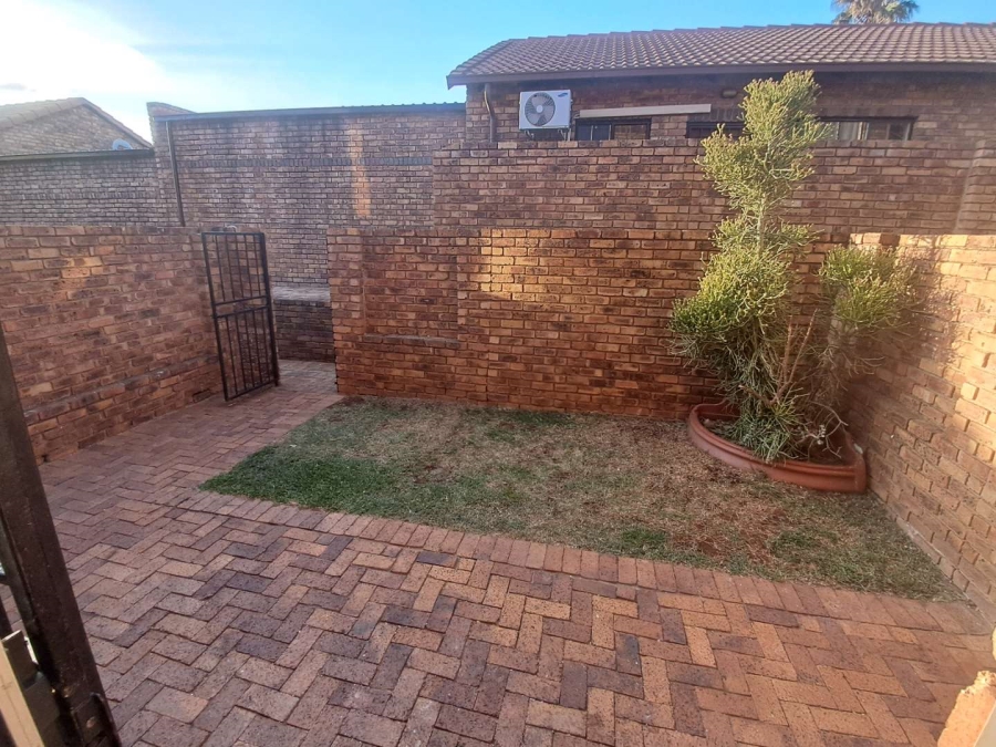 2 Bedroom Property for Sale in Halfway Gardens Gauteng