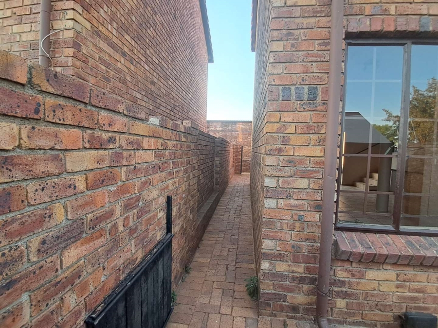 2 Bedroom Property for Sale in Halfway Gardens Gauteng