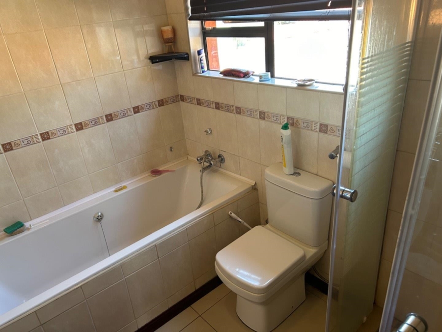 To Let 3 Bedroom Property for Rent in Brackendowns Gauteng